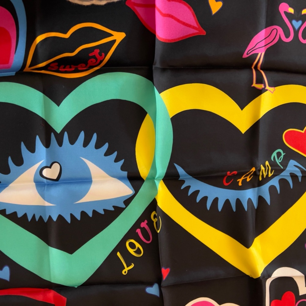 METROPOLITAN MUSEUM OF ART EYE HEART CAMP 100% SILK SCARF 21" SQ (VALENTINE)NIB - Picture 9 of 10